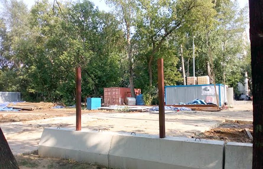 Стройплощадка на ул. Академика Ильюшина