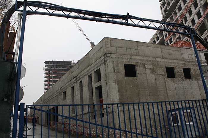 Выступающая часть паркинга со стороны набережной