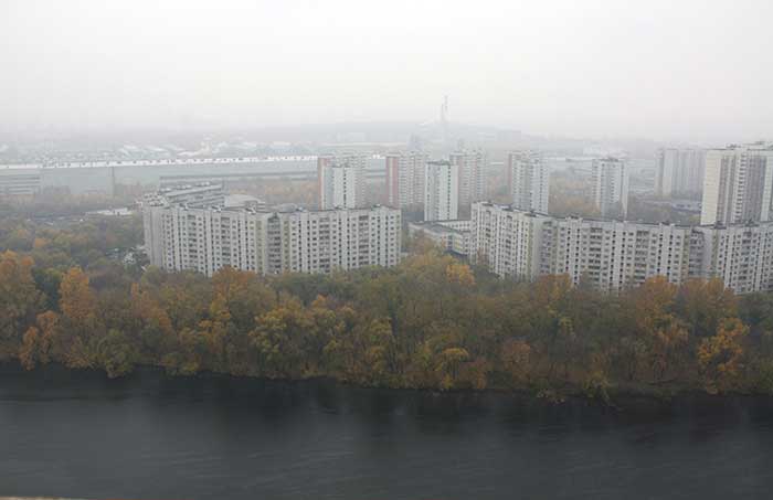Вид на противоположный берег Москвы-реки и район Филевского парка
