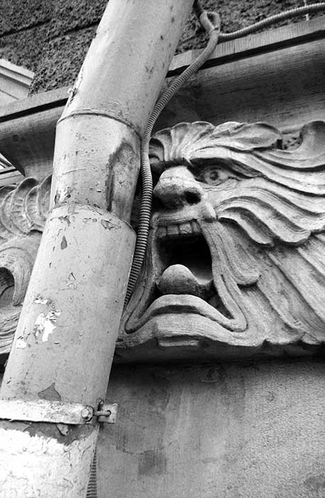 Лица домов и дома без лиц